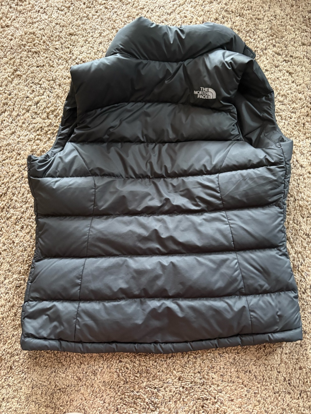 NWOT The North Face Black Puffer Vest - Picture 2 of 5